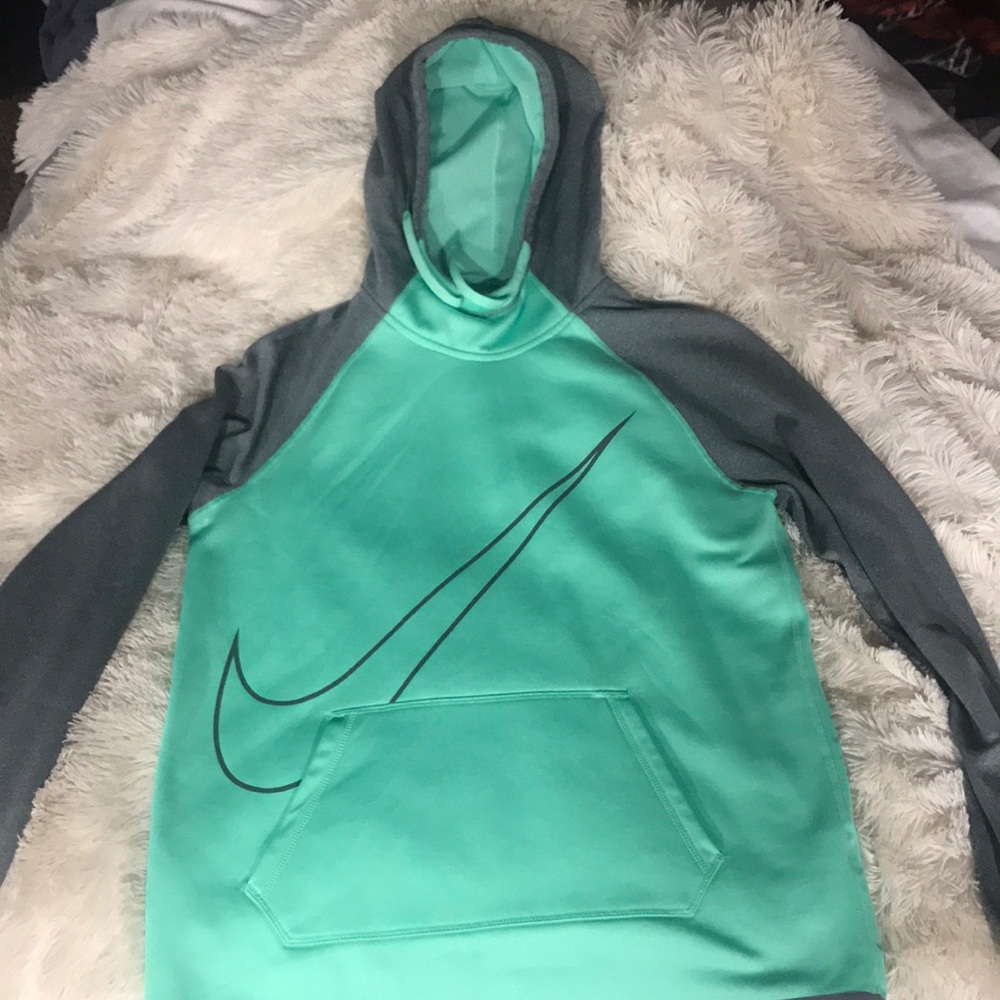NWOT. NIKE pullover sweater
